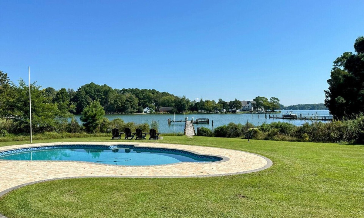 Easton House | Radars Landing at Snug Harbor