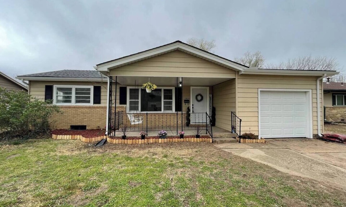 Wichita House | Radian Ranch - 2 Kings, Near Derby - Fenced Yard - Pet Friendly.
