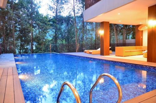 Bandung Villa | Radiance Hill View Villa 10 Bedrooms With a Private Heated Swimming Pool and a Billiard Table
