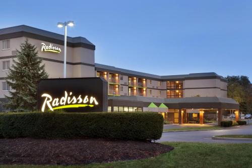 Akron Hotel | Radisson Akron-Fairlawn Copley