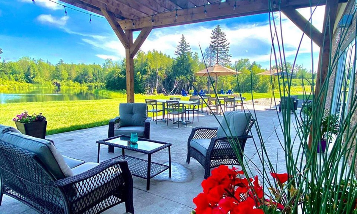 Fredericton Hotel | Radisson Hotel Kingswood Hotel Fredericton, NB