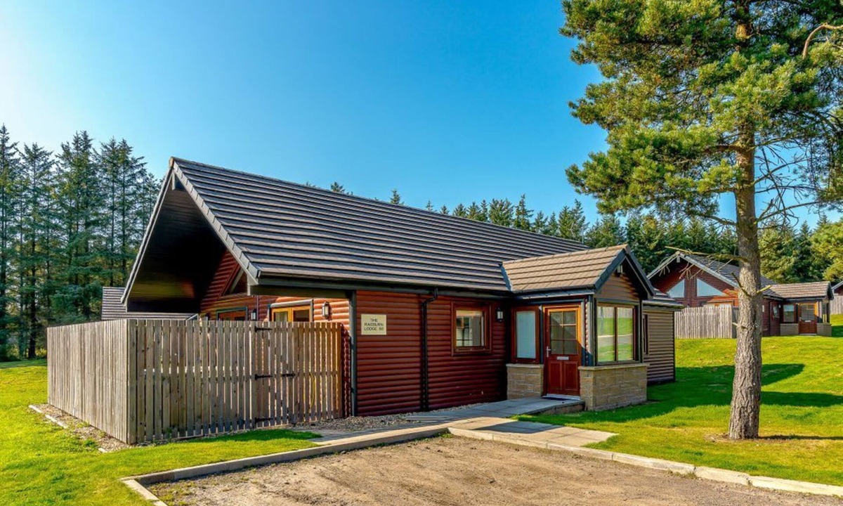 Glenisla Cabin | Raeburn Premier Spa, Dundee