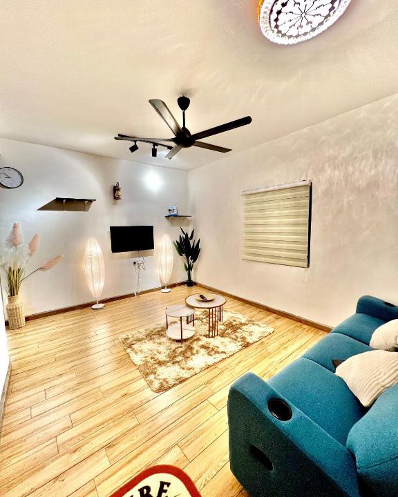 Bukit Rambai House | Raees Homestay