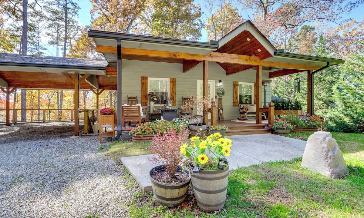 Murphy Cottage | Raft, Hike & Fish: Quiet Couple's Escape in Murphy