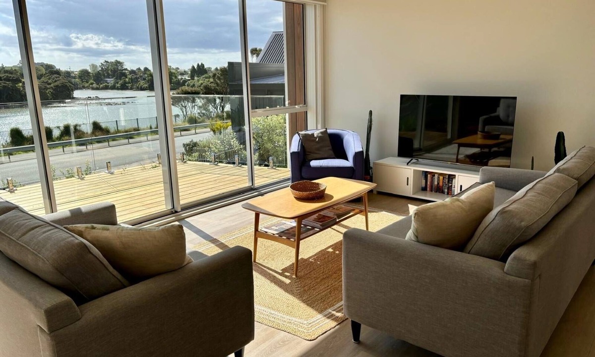 Raglan House | Raglan Retreat With Water Views