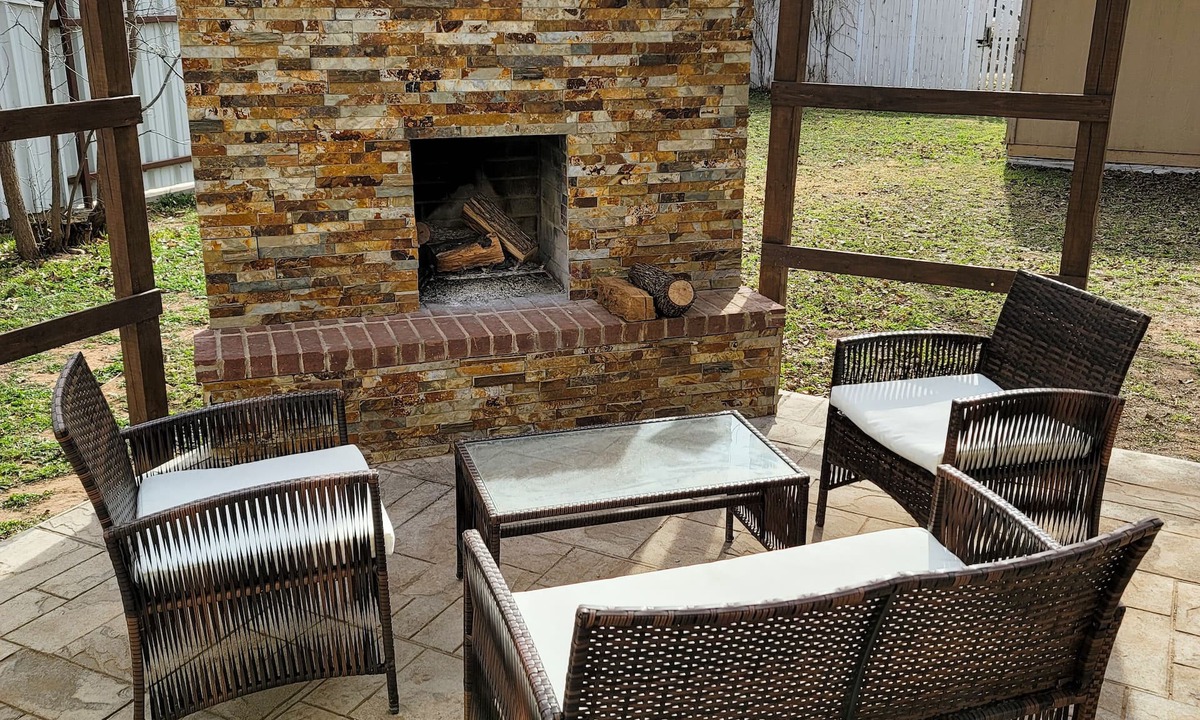 Heart of Lubbock House | Raider Retreat - near campus - backyard fireplace - pets welcome