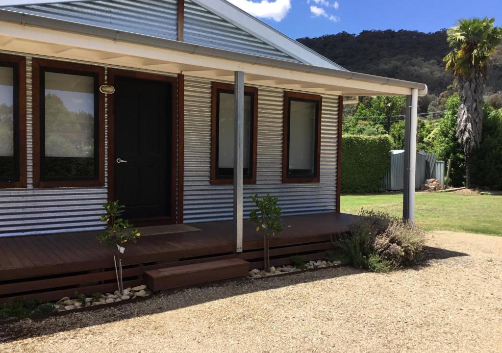 Myrtleford Villa | Rail Trail Cottage