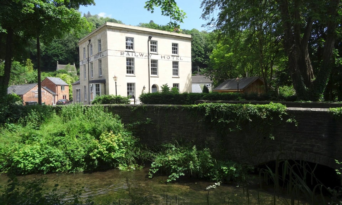 Nailsworth Condo | Railway Apartments