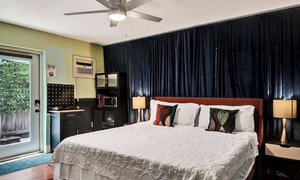 Coral Heights Apartment | Rainbow Falls 2 Stay for 2