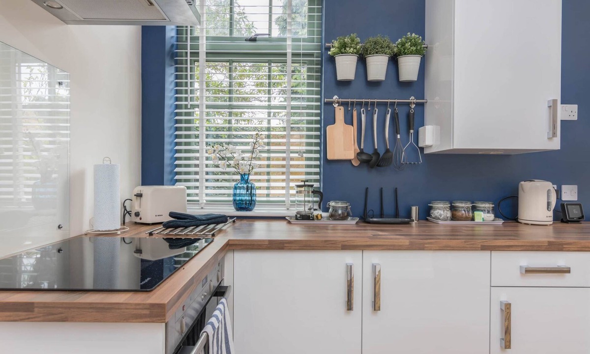 Lutterworth House | Rainbow House - Entire Place