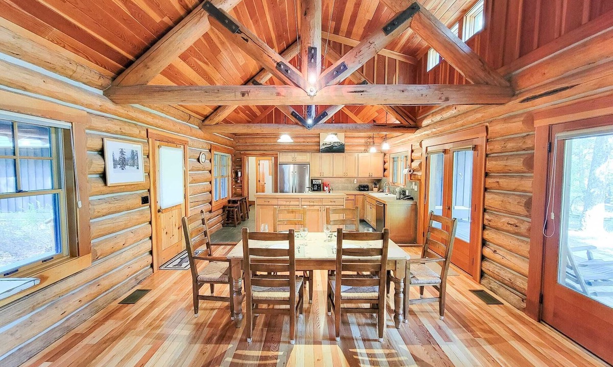 Mazama Cabin | Rainbow Lodge - exceptional lakeside log home