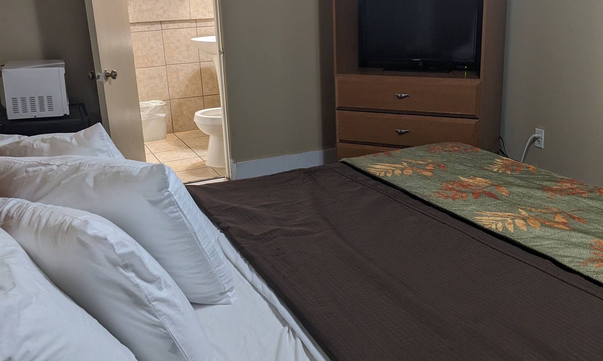 Hendersonville Hotel | Rainbow Motel