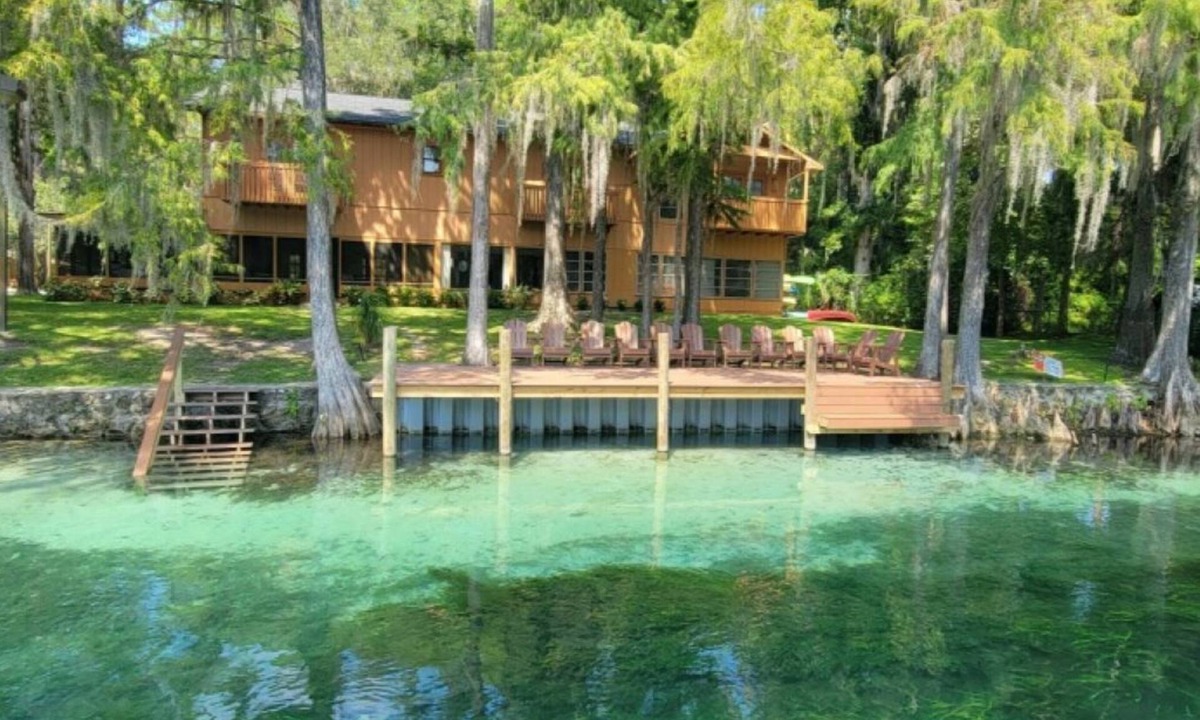 Dunnellon House | Rainbow River mid-century Estate Sleeps 20+ people and guarantees unlimited fun!