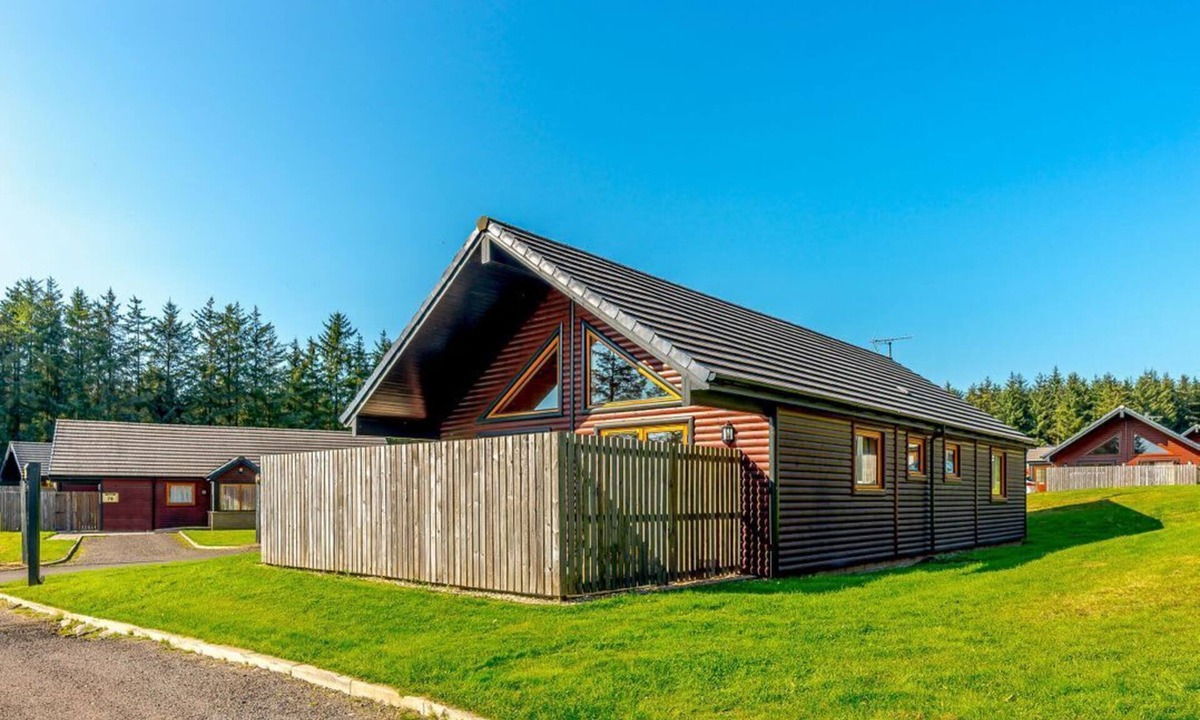 Glenisla Cabin | Rainbow Spa Plus (Pet), Dundee