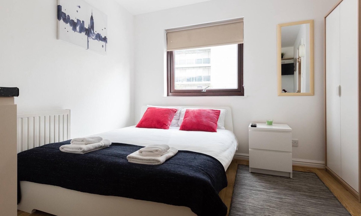 Canary Wharf Apartment | Rainbow Studio Canary Wharf