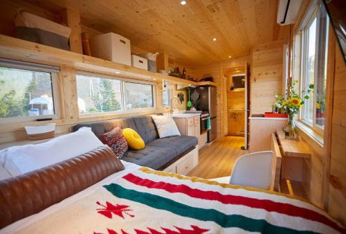 Arroyo Hondo House | Rainbow TinyHome W View & Hot Tub near Hot Springs