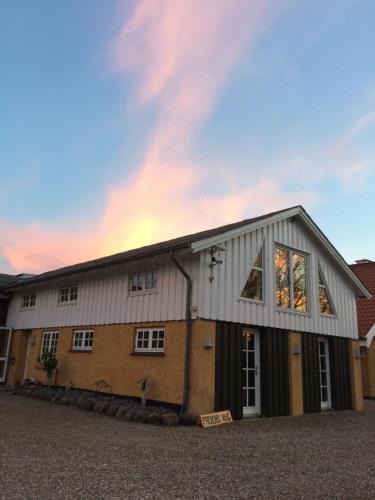 Soro Bed & Breakfast | Rainbows End B&B