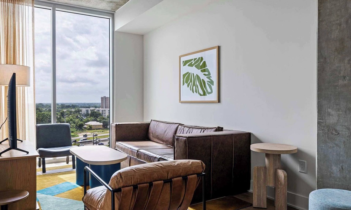 Rainey Street Historic District Condo | Rainey St 1BR | Heated Pool | Gym | Bar | DT ATX