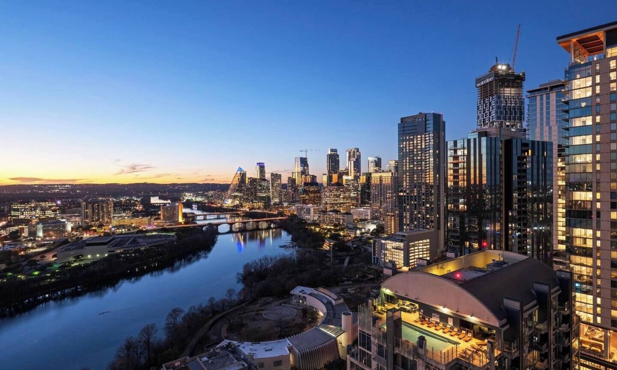 Rainey Street Historic District Condo | Rainey St. Bachelorette Penthouse w/Pool & Views