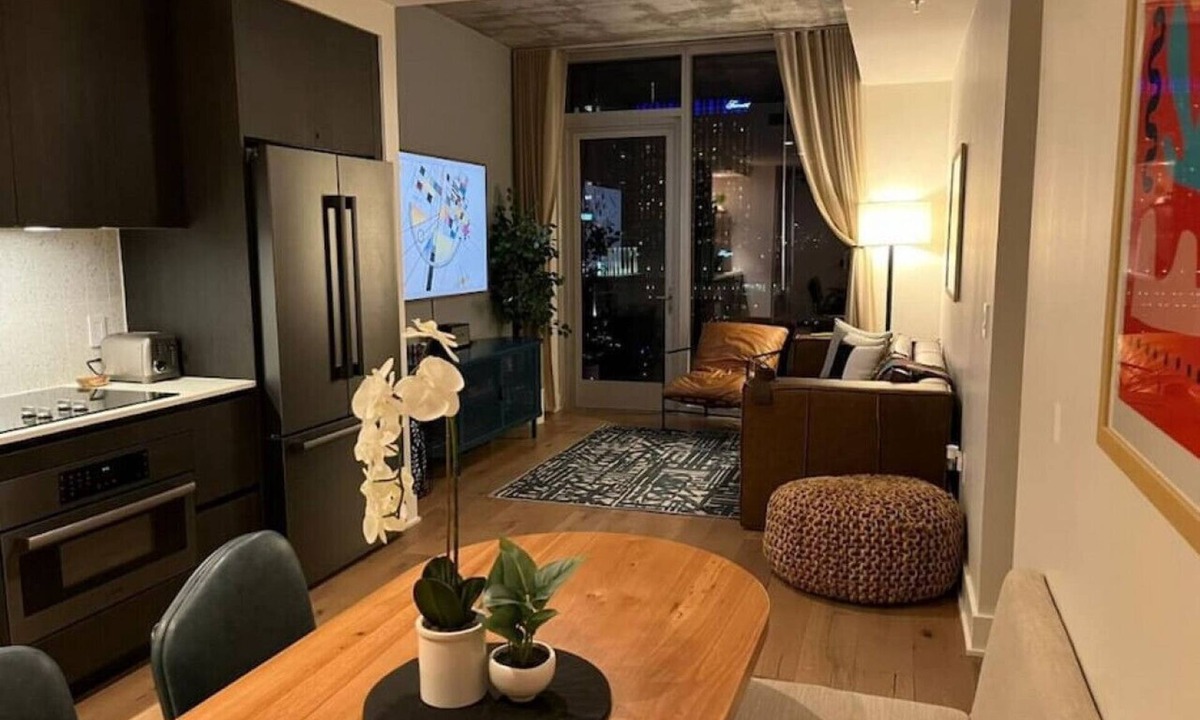 Rainey Street Historic District Condo | Rainey St -Luxury 1BR - Top Amenities -RT Pool -17