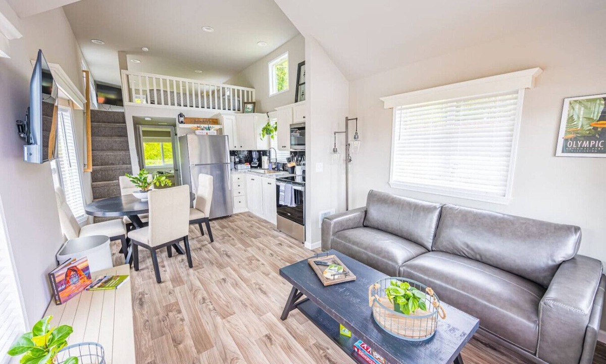 Forks House | Rainforest Tiny Home Retreat: Farmhouse