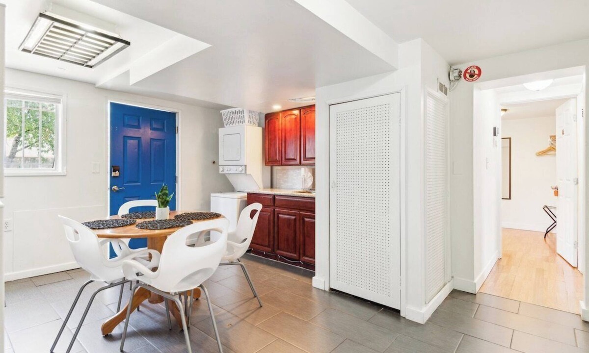 Brighton House | Rainier Entire Upper Floor - Walk to Metro