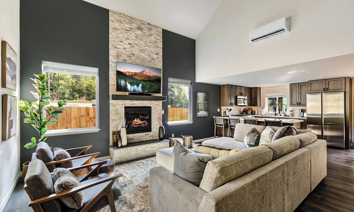 Paradise Estates Cabin | Rainier Winter Base Camp: Modern Cabin, Hot Tub, Fire Pit