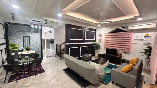 Asam Kumbang House | Raintown House