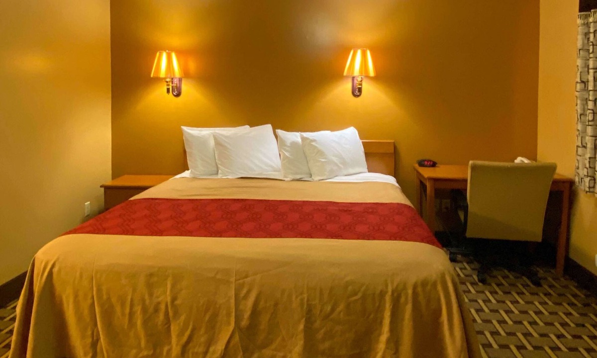 Fruitvale Hotel | Rama Inn Bells