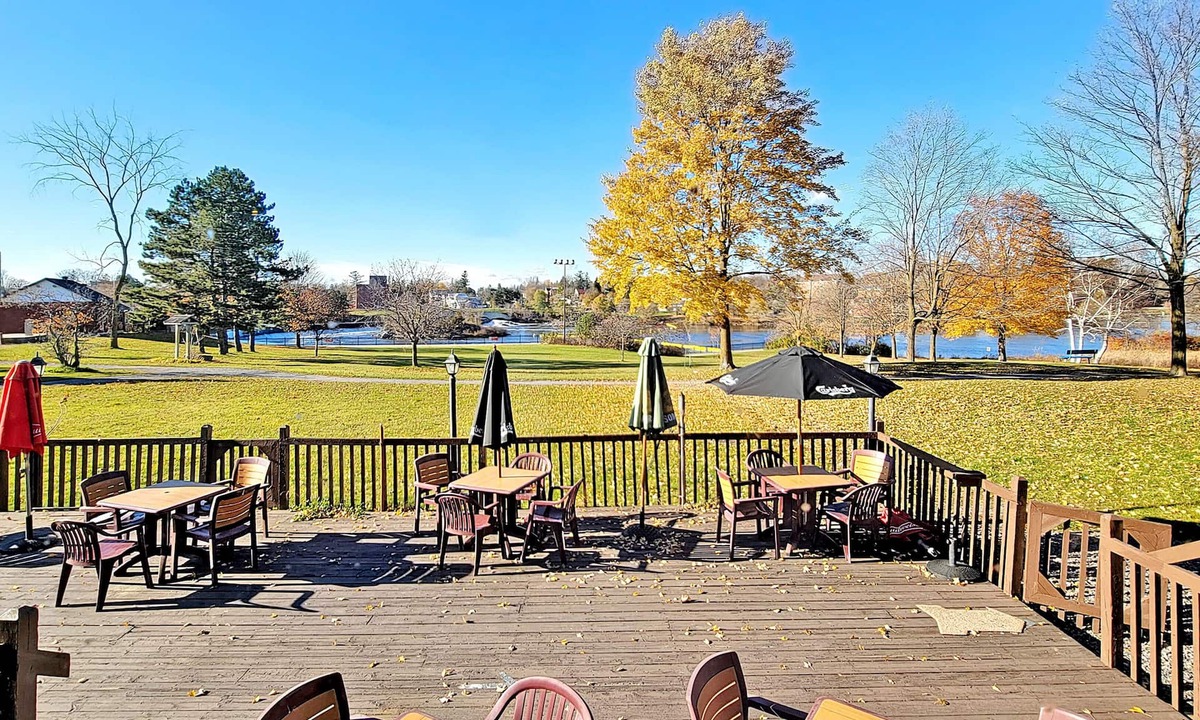 Arnprior Hotel | Ramada by Wyndham Arnprior