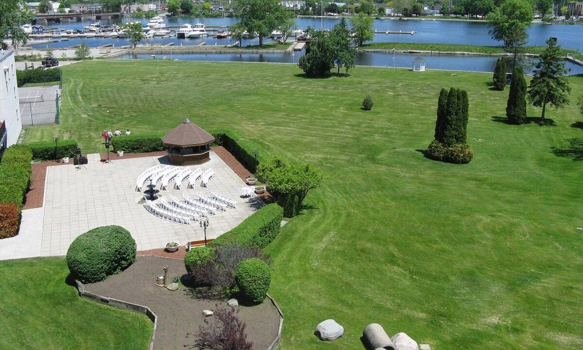 Belleville Hotel | Ramada by Wyndham Belleville Harbourview Conference Centre