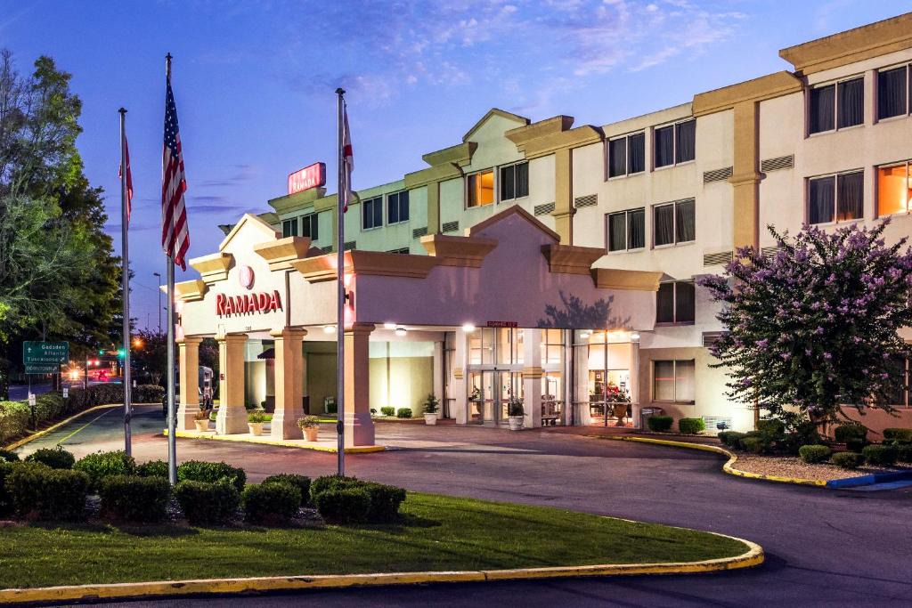 Crestline Heights Hotel | Ramada by Wyndham Birmingham Airport