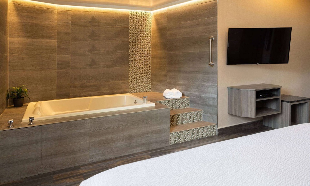 Co-op City Hotel | Ramada by Wyndham Bronx