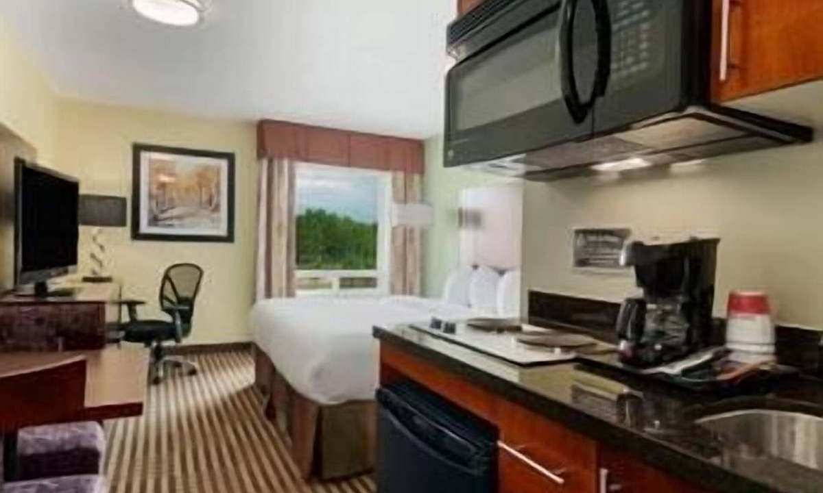 Carlyle Hotel | Ramada by Wyndham Carlyle