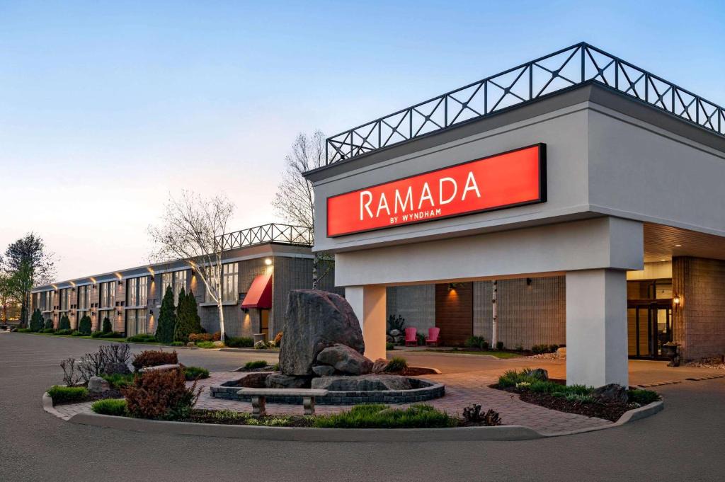 Cornwall Hotel | Ramada by Wyndham Cornwall