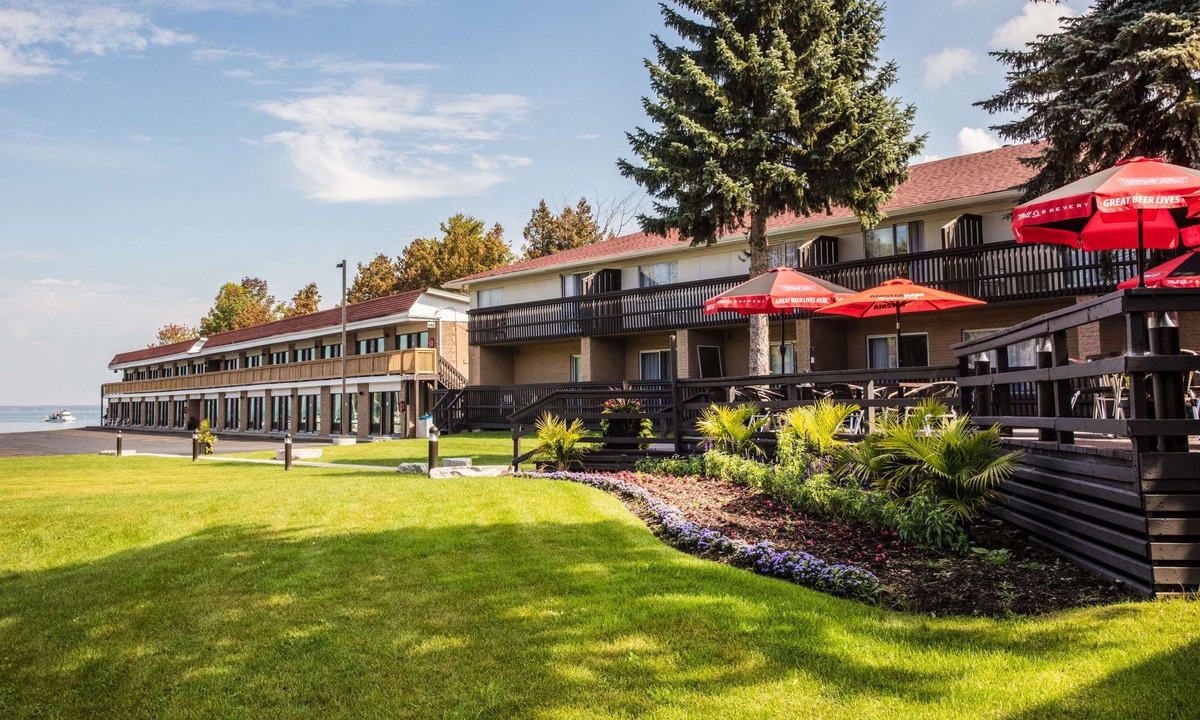 Georgina Hotel | Ramada by Wyndham Jacksons Point