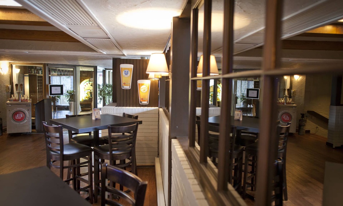 North Bay Hotel | Ramada by Wyndham Pinewood Park Resort North Bay