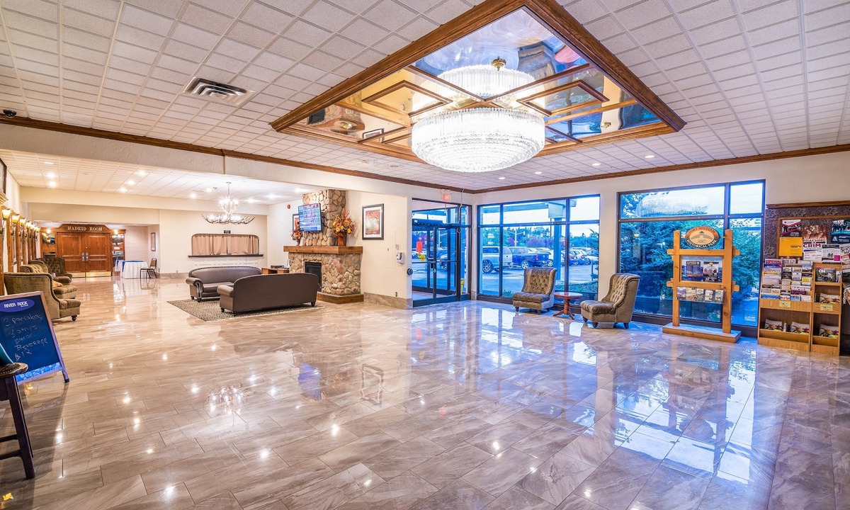 Thunder Bay Hotel | Ramada by Wyndham Thunder Bay Airlane Hotel