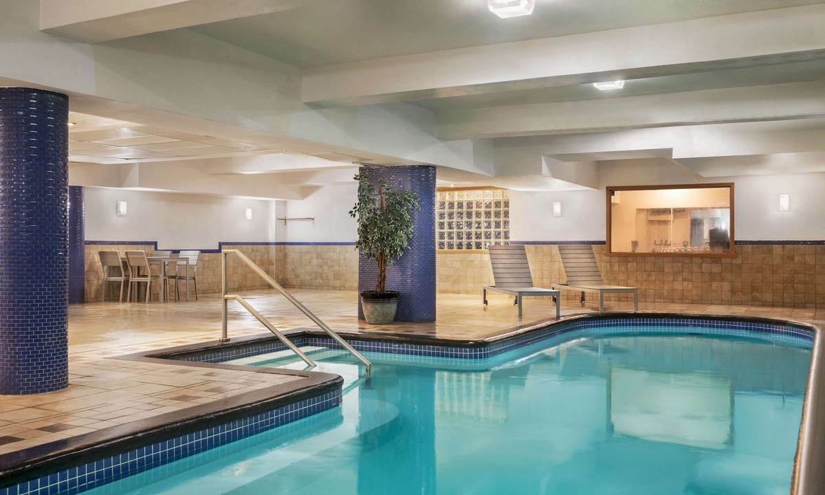 Cote-Des-Neiges—Notre-Dame-De-Grace Hotel | Ramada Plaza by Wyndham Montreal