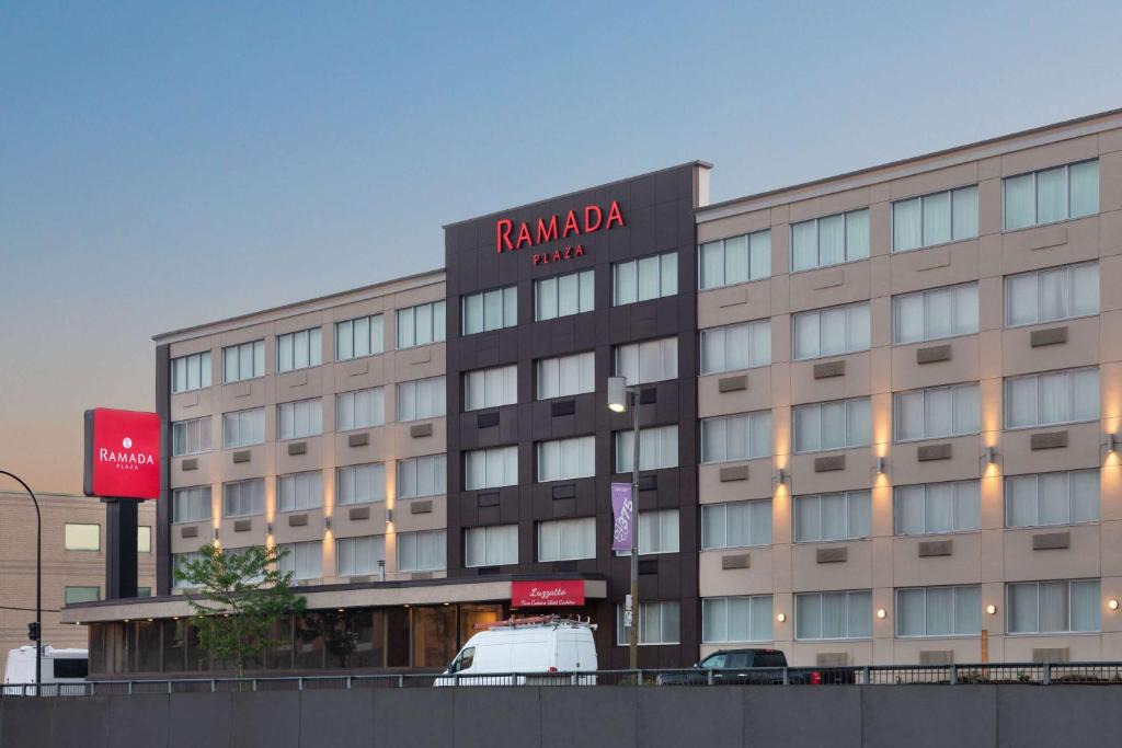 Cote-Des-Neiges—Notre-Dame-De-Grace Hotel | Ramada Plaza by Wyndham Montreal