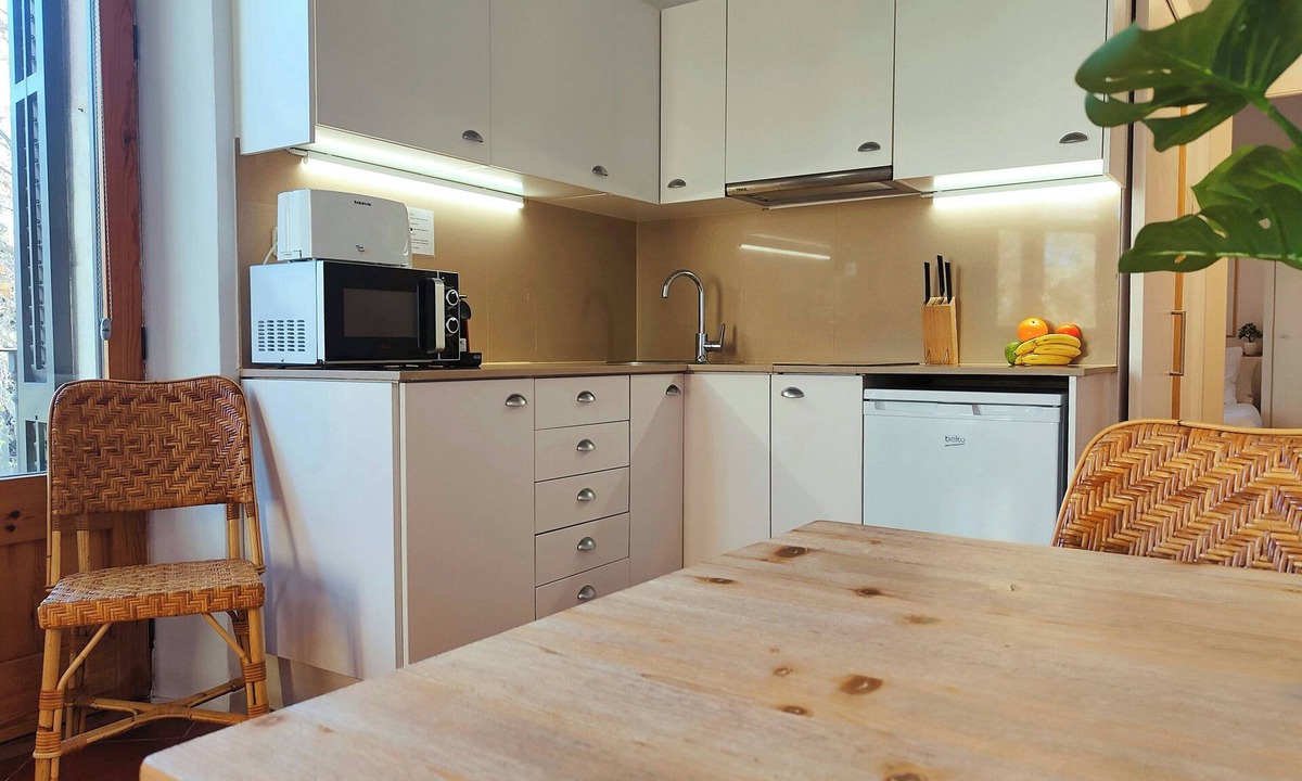 Gothic Quarter Apartment | Rambla F - Plaça Catalunya, great views!
