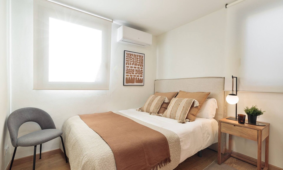 L'Antiga Esquerra de l'Eixample Apartment | Rambla Paris Attic Apartment