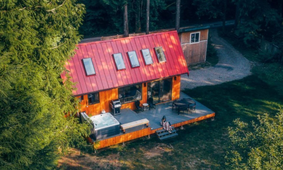 Index Cabin | Ramblin' Rose Riverfront, Hot tub, Pet frdly, Cozy