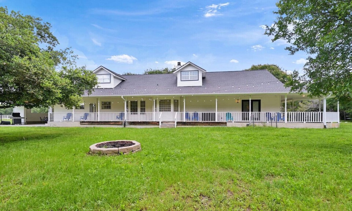Wellborn House | Rambling Ranch ~ The Ultimate Gathering Place!