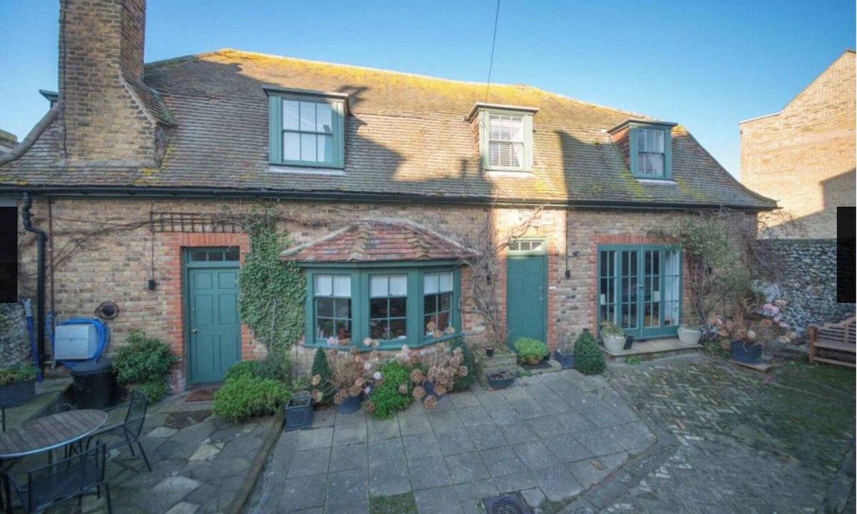 Ramsgate Cottage | Ramsgate - Coastal Cottage Escape - Pet Friendly with Parking