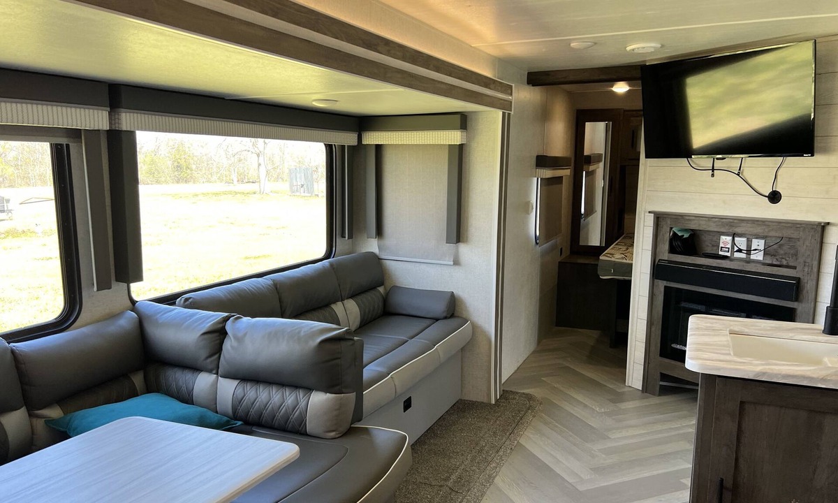 Abercrombie House | Ranch Glamping!