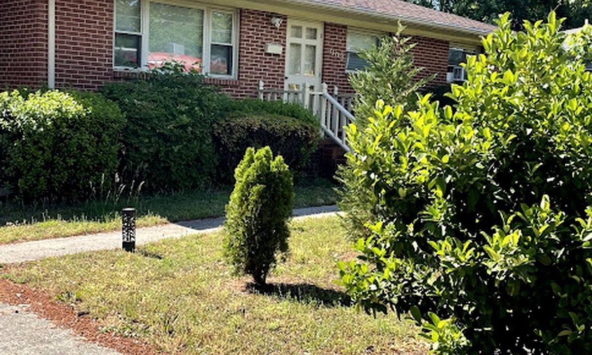 Durham House | Ranch home, 3 private bedroom suites with full private bathrooms, near Duke Univ
