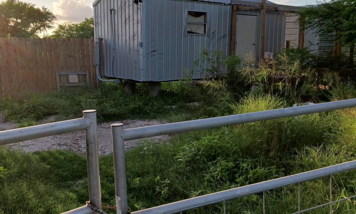 Sinton Cottage | Ranch style camp setting