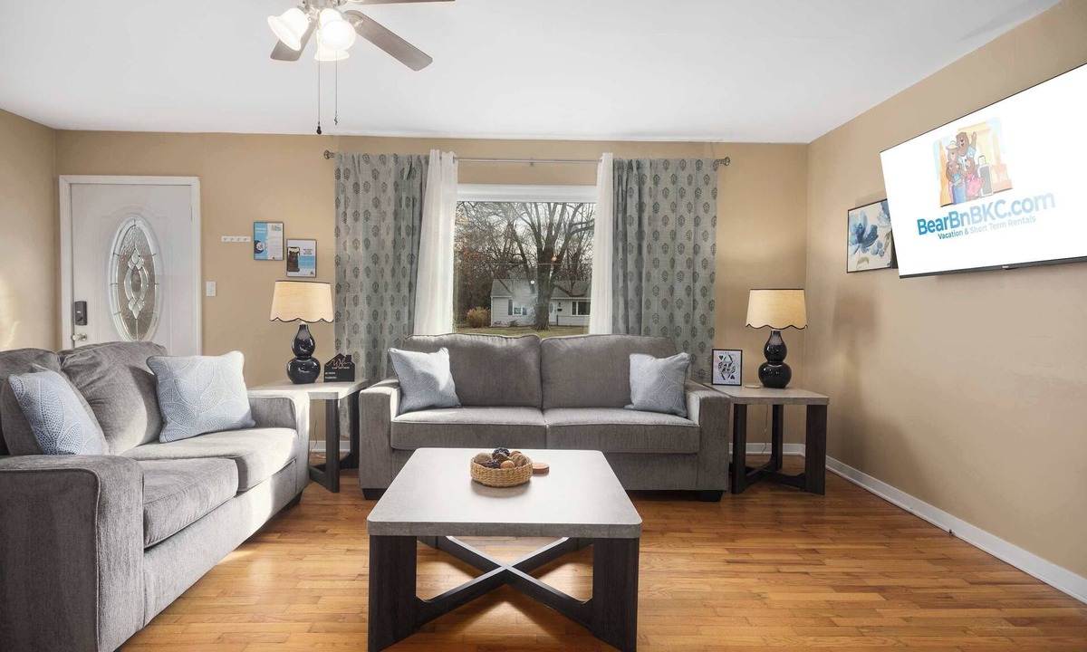 Grandview House | Ranch Style Home Sleeps 8+Fenced yard+Mins to GEHA