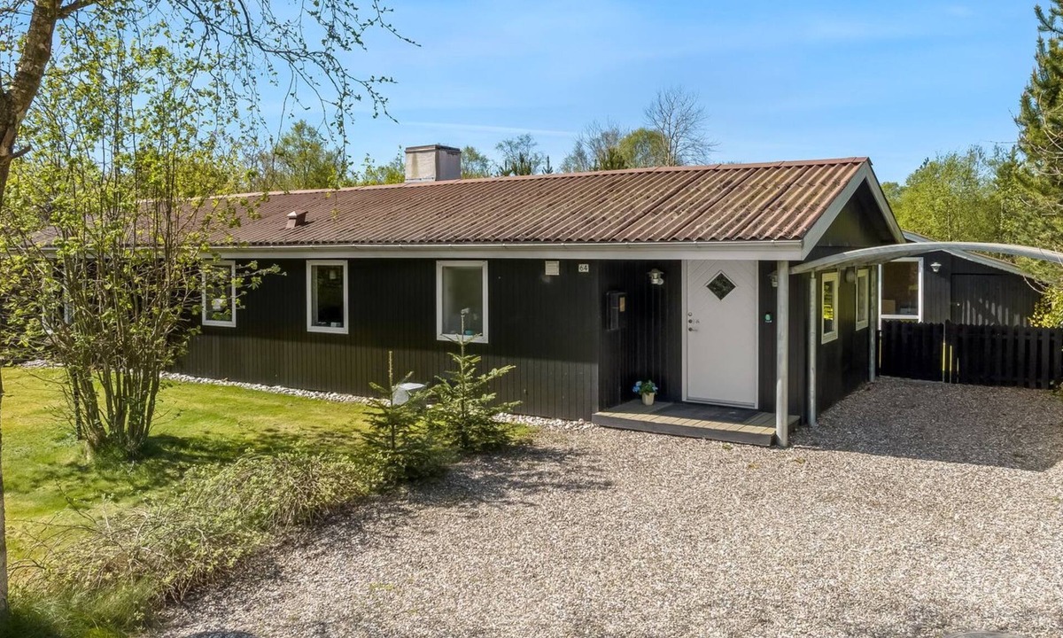 Hou House | "Randulf" - from the sea by Interhome